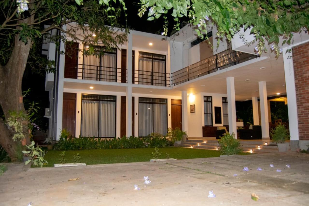Golden Ray Villa Anuradhapura Buitenkant foto